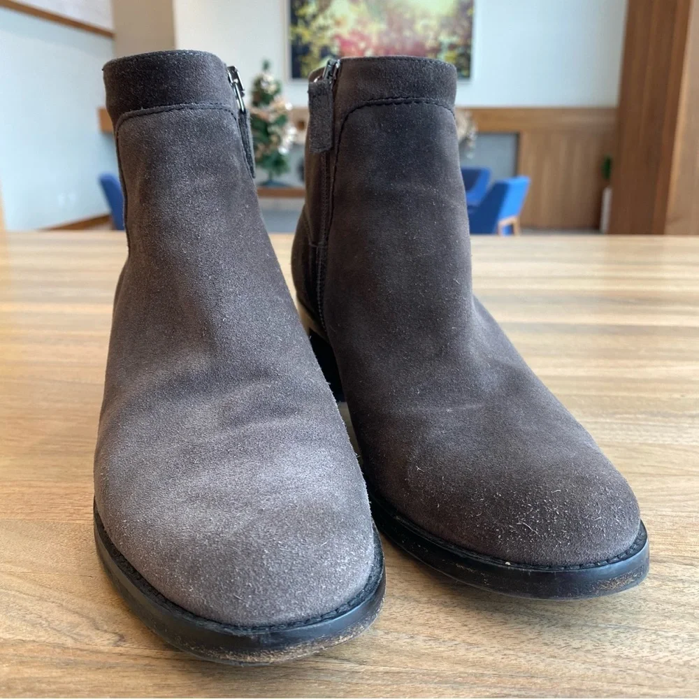 Aquatalia - Women’s Grey Suede Ankle heel Boots, Size 7